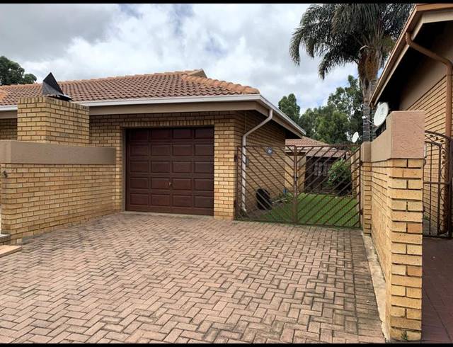 2 BEDROOM TOWNHOUSE FOR SALE IN BEYERS PARK